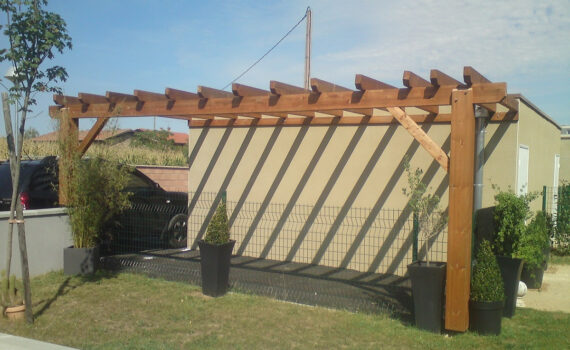 construction d'une pergola en bois par l'entreprise AV CO BOIS 31